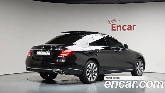 Mercedes-Benz E-Class 2017 — photo 2