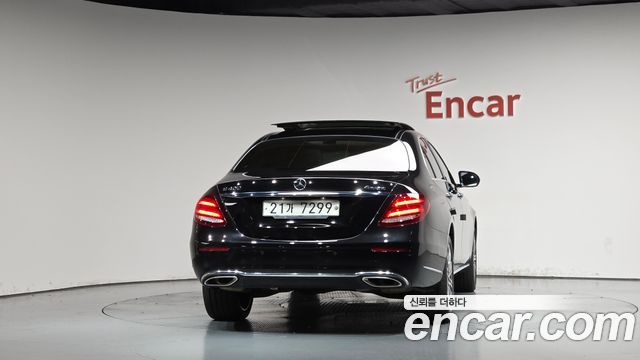 Mercedes-Benz E-Class 2017 — photo 4