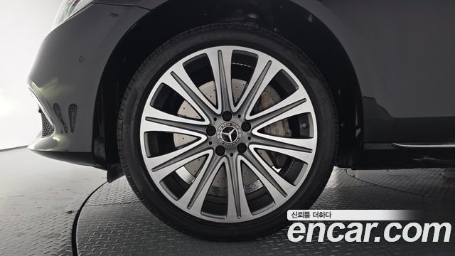 Mercedes-Benz E-Class 2017 — photo 5
