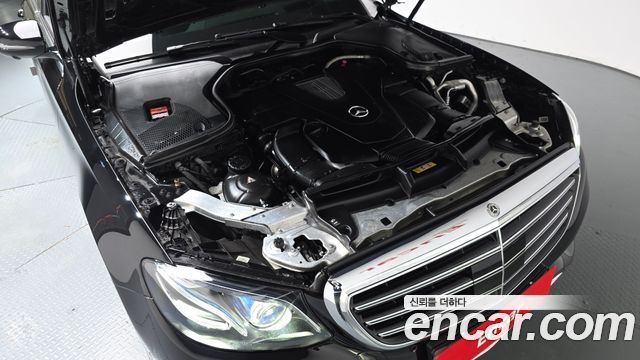 Mercedes-Benz E-Class 2017 — photo 6