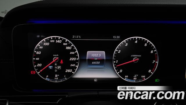 Mercedes-Benz E-Class 2017 — photo 11