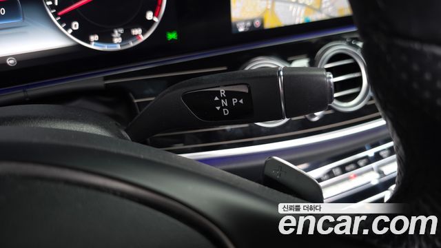 Mercedes-Benz E-Class 2017 — photo 12