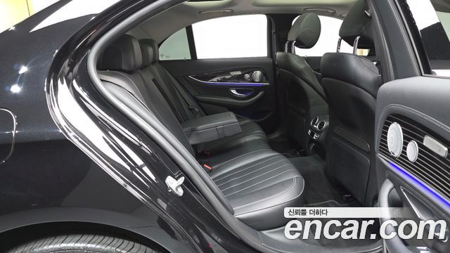 Mercedes-Benz E-Class 2017 — photo 17