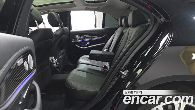 Mercedes-Benz E-Class 2017 — photo 18