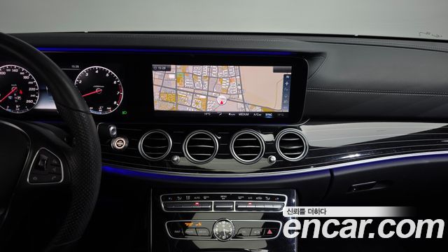 Mercedes-Benz E-Class 2017 — photo 20