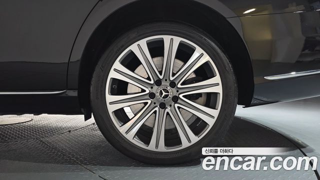 Mercedes-Benz E-Class 2017 — photo 7
