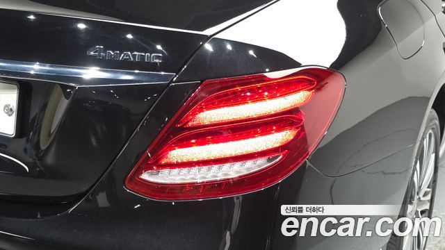 Mercedes-Benz E-Class 2017 — photo 9