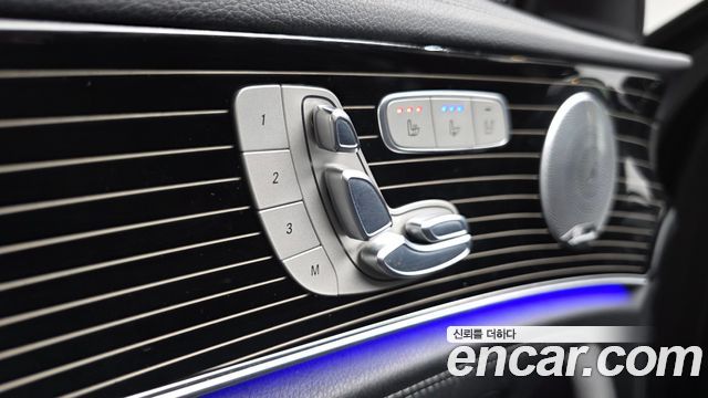 Mercedes-Benz E-Class 2017 — photo 14