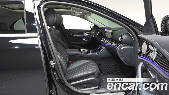 Mercedes-Benz E-Class 2017 — photo 16
