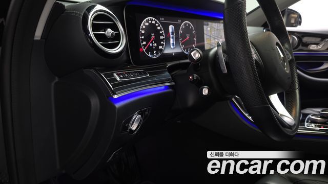 Mercedes-Benz E-Class 2017 — photo 28
