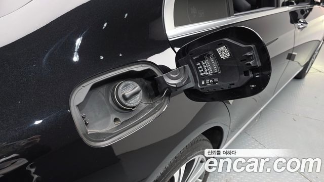 Mercedes-Benz E-Class 2017 — photo 33