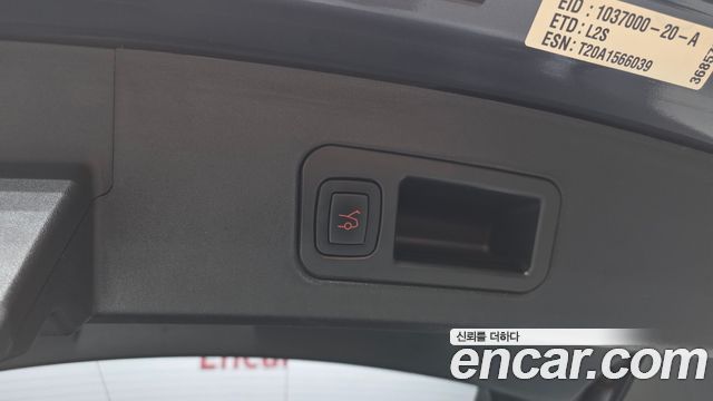 Tesla Model S 2020 — photo 35