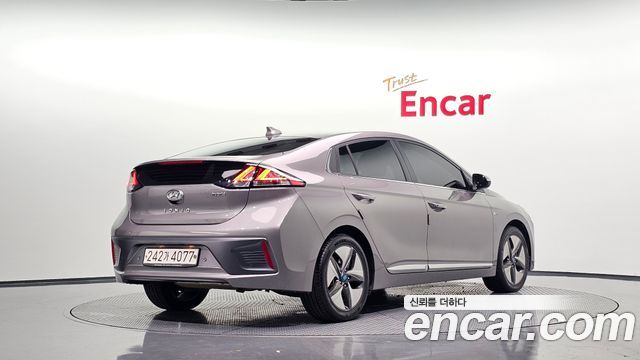 Hyundai Ioniq 2020 — photo 2