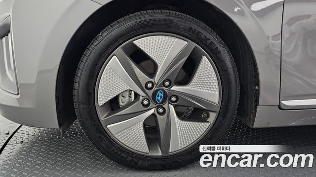 Hyundai Ioniq 2020 — photo 5