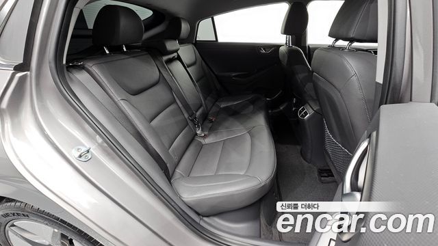 Hyundai Ioniq 2020 — photo 18