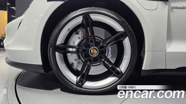 Porsche Taycan 2024 — photo 5