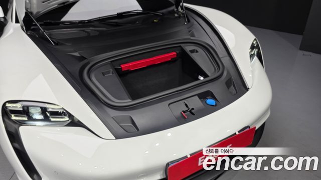Porsche Taycan 2024 — photo 6