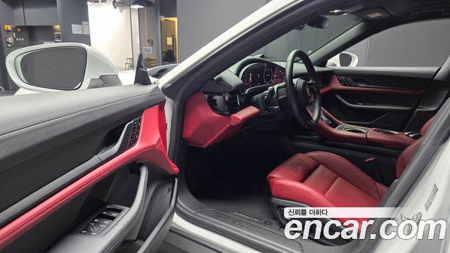 Porsche Taycan 2024 — photo 13