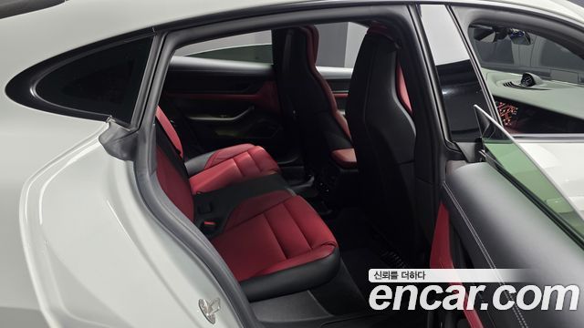 Porsche Taycan 2024 — photo 17
