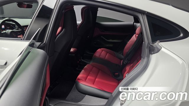 Porsche Taycan 2024 — photo 18
