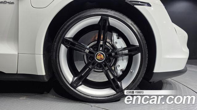 Porsche Taycan 2024 — photo 7