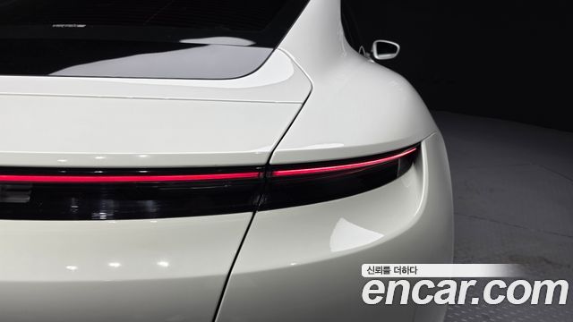 Porsche Taycan 2024 — photo 9
