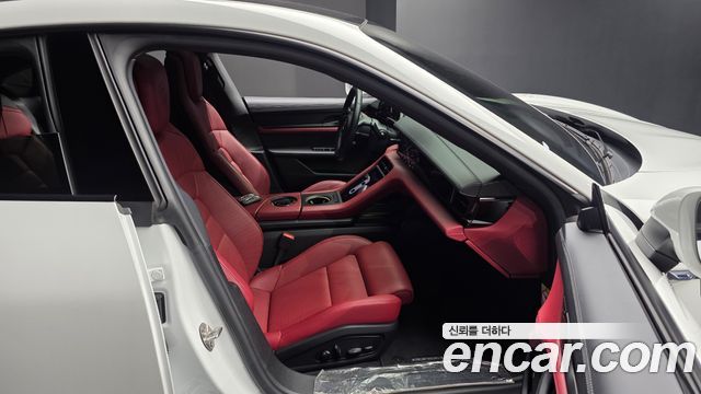 Porsche Taycan 2024 — photo 16