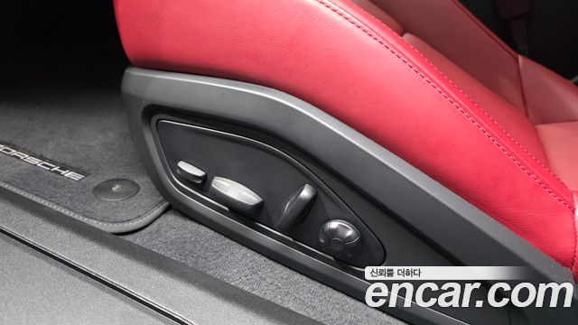 Porsche Taycan 2024 — photo 36