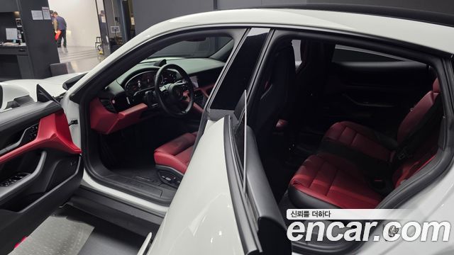 Porsche Taycan 2024 — photo 38