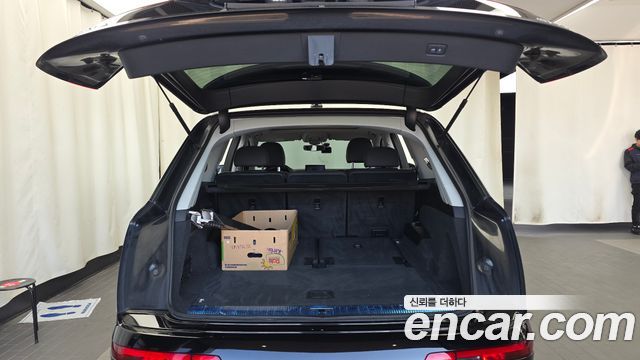 Audi Q7 2016 — photo 20