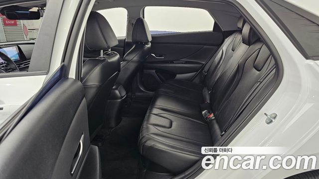 Hyundai AVANTE 2023 — photo 18