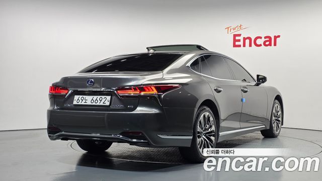 Lexus LS 2019 — photo 2