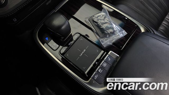 Lexus LS 2019 — photo 12