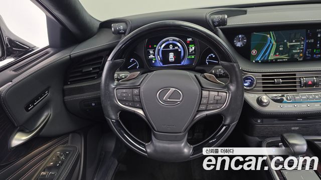 Lexus LS 2019 — photo 19