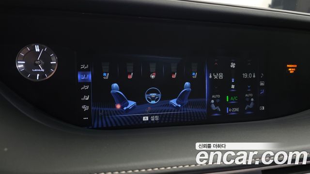 Lexus LS 2019 — photo 22