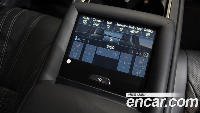 Lexus LS 2019 — photo 24