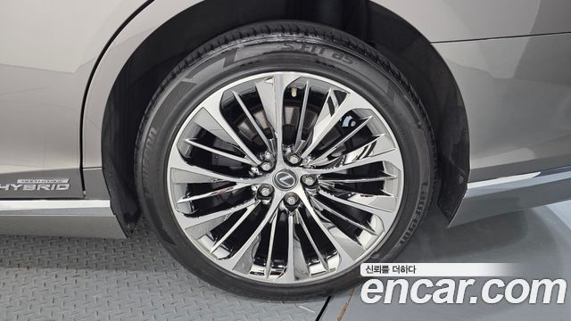 Lexus LS 2019 — photo 7