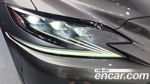 Lexus LS 2019 — photo 8