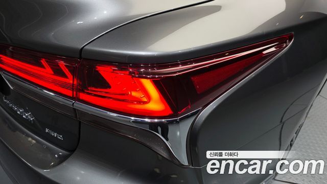 Lexus LS 2019 — photo 9