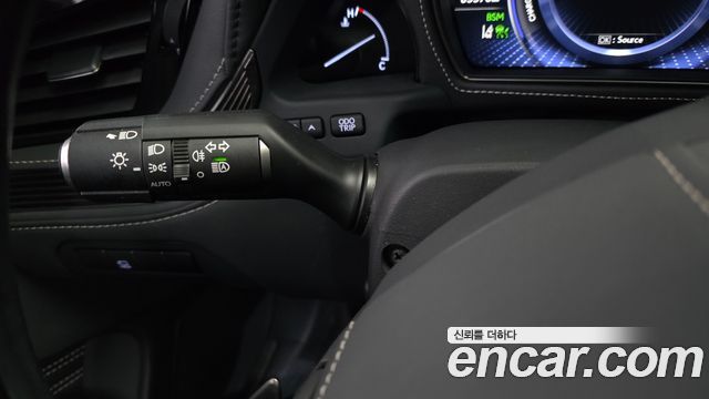 Lexus LS 2019 — photo 30