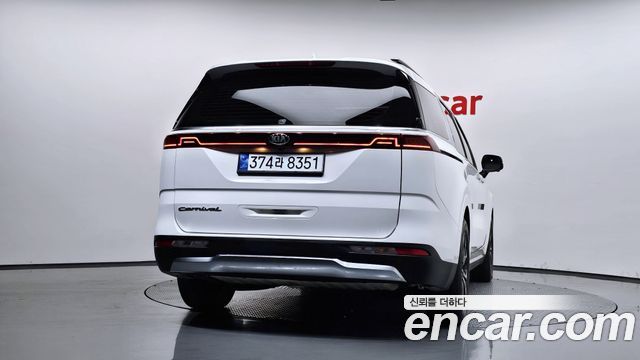 Kia Canival 2021 — photo 4