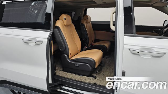 Kia Canival 2021 — photo 17