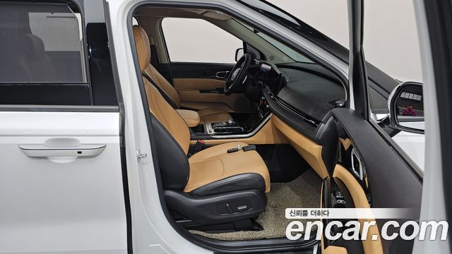 Kia Canival 2021 — photo 16