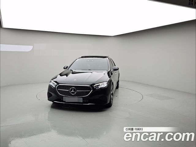 Mercedes-Benz E-Class 2024 — photo 1