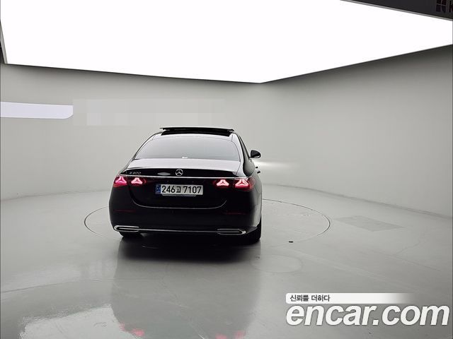 Mercedes-Benz E-Class 2024 — photo 2
