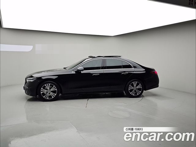 Mercedes-Benz E-Class 2024 — photo 3