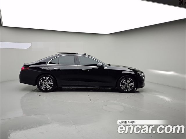 Mercedes-Benz E-Class 2024 — photo 4