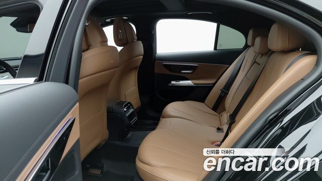 Mercedes-Benz E-Class 2024 — photo 9