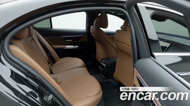 Mercedes-Benz E-Class 2024 — photo 13