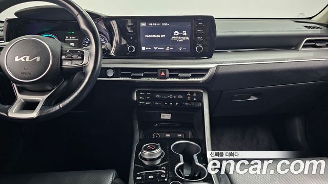 Kia K5 2023 — photo 13